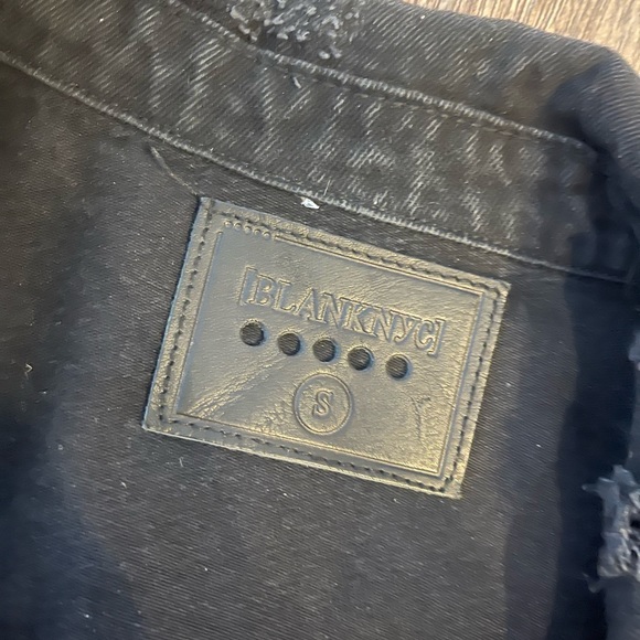 BlankNYC Black denim jacket. Size small - Picture 3 of 4